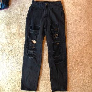 Small high waited black ripped jeans